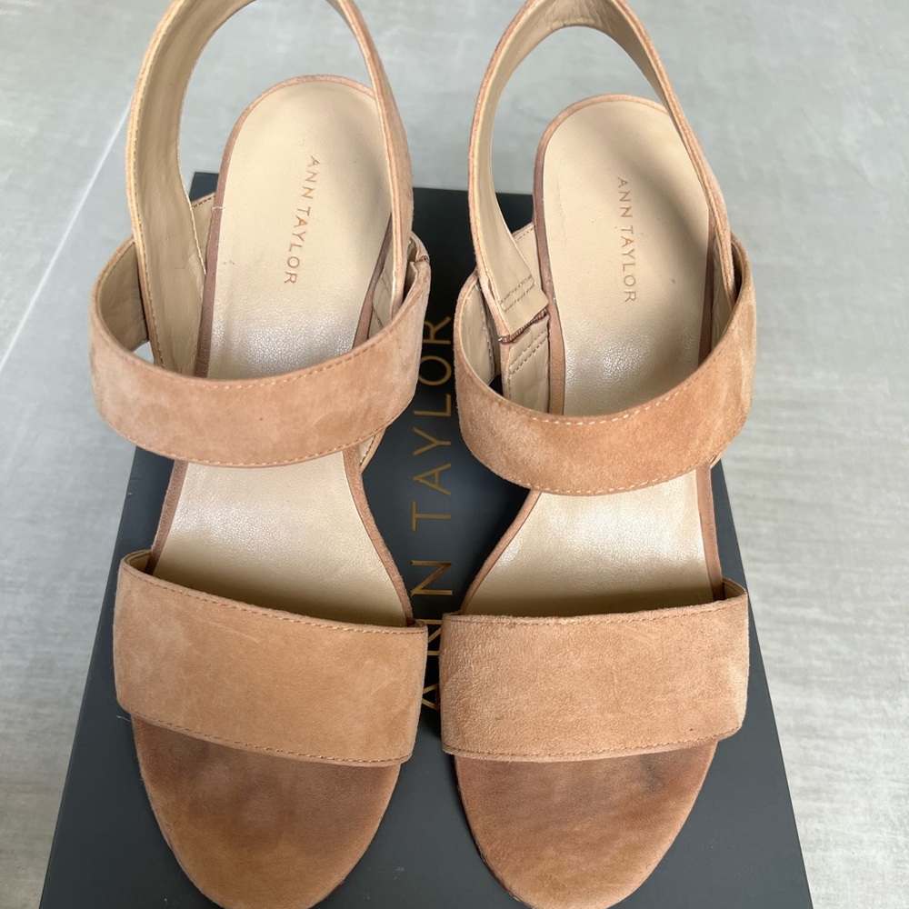 Suede sandal size 7